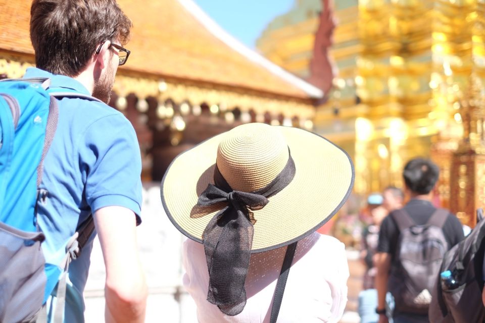 4-Hour Doi Suthep & Hmong Hill Tribe Village from Chiang Mai - How the pacing feels with a small group of 9