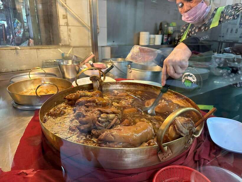 Bangkok Authentic Tasting Thai-Chinatown Walking Food Tour - What You’ll Taste: 10–12 Thai Street Classics in Real Order