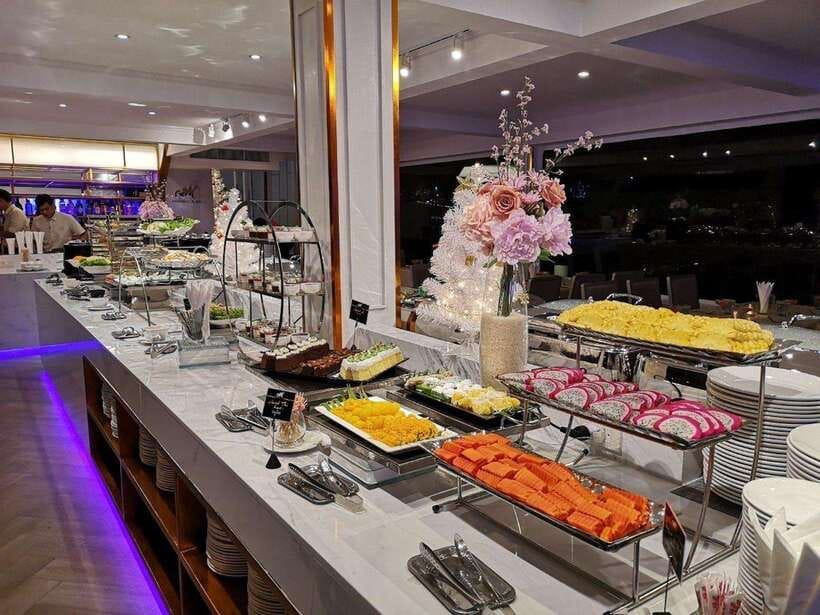 Bangkok: Chao Phraya River Meridian Cruise with Buffet - First Impressions: Boarding at ICONSIAM and Settling In