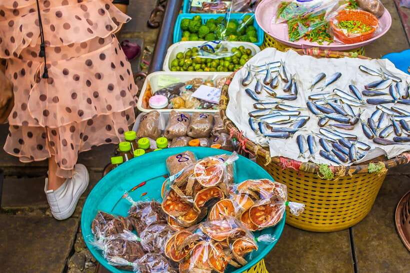 Bangkok: Damnoen Saduak Market and Maeklong Railway Market - Money and value: $25 worth it when lunch is extra