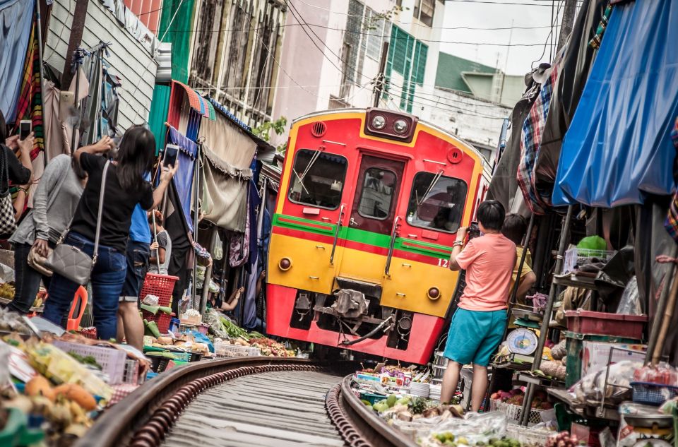 Bangkok: Damnoen Saduak, Train Market & Mahanakhon Day Trip - Should You Book This Bangkok Damnoen Saduak, Train Market & Mahanakhon Day Trip?