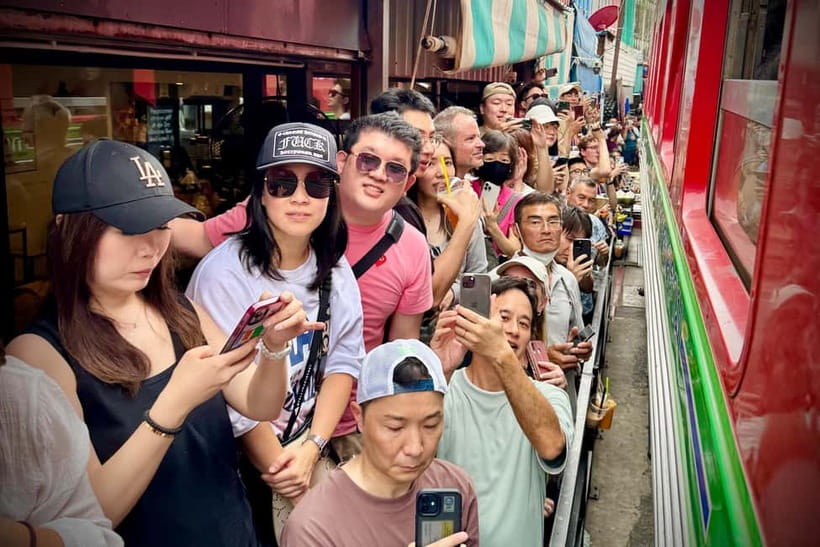 Bangkok: Floating Market and Train Market Experience - Key Things You’ll Notice on This Day Trip