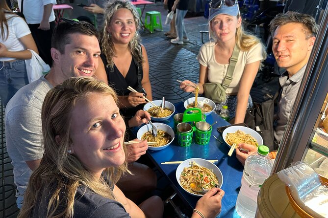 Bangkok Food Tour By Night - First stop: finding the meetup at Wat Mangkon
