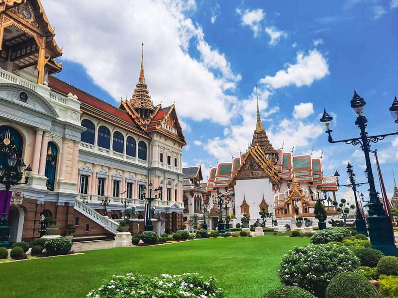Bangkok: Grand Palace and Wat Phra Kaew Guided Walking Tour - Key highlights at a glance
