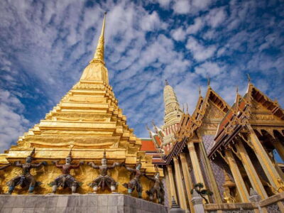 Bangkok: Grand Palace and Wat Phra Kaew Guided Walking Tour - Meet-up spots and how to avoid the most common logistics mistakes