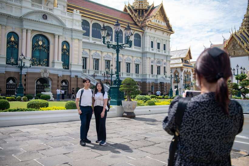 Bangkok: Grand Palace and Wat Phra Kaew Guided Walking Tour - Wat Phra Kaew and the Emerald Buddha: the moment you came for