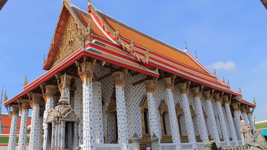 Bangkok: Grand Palace & Wat Pho Half-Day Private Tour - Grand Palace: the Emerald Buddha and why this place still matters