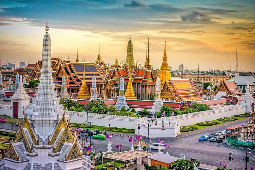 Bangkok: Grand Palace, Wat Pho, Wat Arun and Wat Sa Ket Tour - Grand Palace and Wat Phra Kaew: Where You’ll Feel the Scale