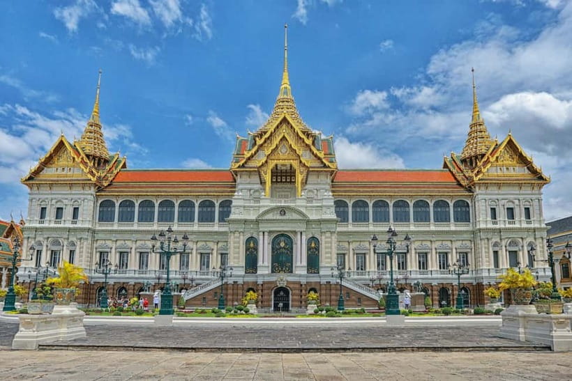 Bangkok: Grand Palace, Wat Pho, Wat Arun Sacred & Local Tour - The Bangkok temple circuit that makes sense: Palace to river temples