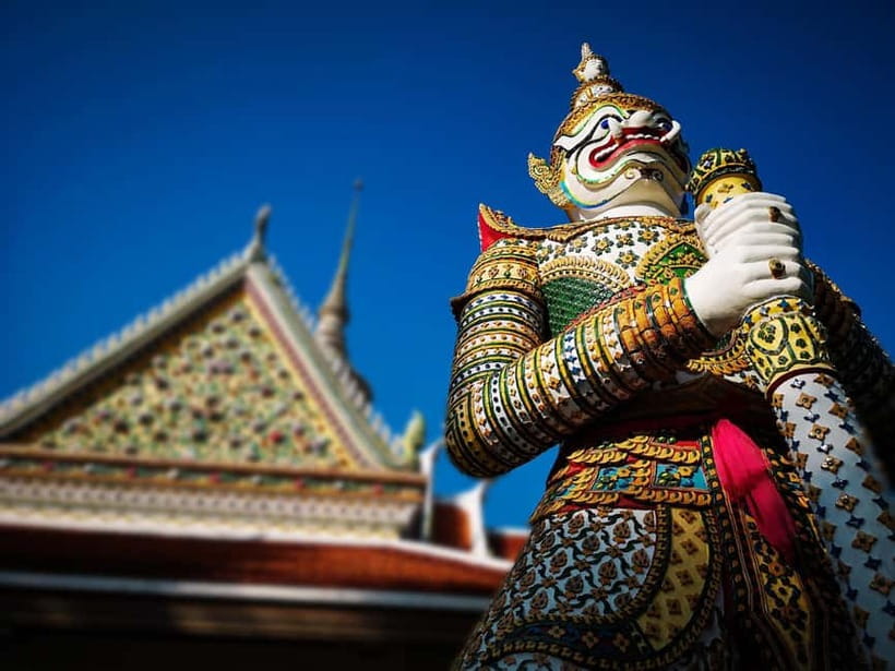 Bangkok: Grand Palace, Wat Pho, Wat Arun Sacred & Local Tour - Wat Phra Kaew and the Emerald Buddha: where history meets photo rules