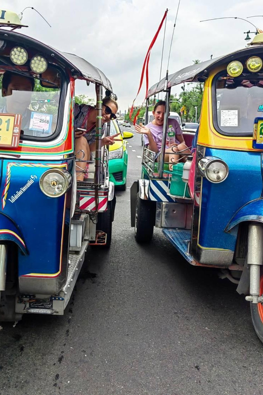 Bangkok: Guided Tour in a Typical Thai Tuk-Tuk - Pak Khlong Talat flower market plus lotus folding