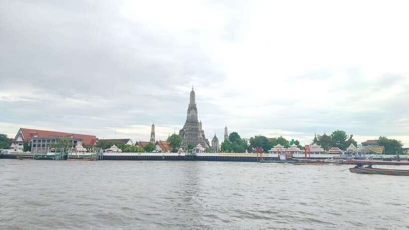 Bangkok: Longtail Boat Canal Tour to Wat Arun - Wat Paknam Phasi Charoen: five floors, an emerald-glass pagoda, and a Giant Golden Buddha