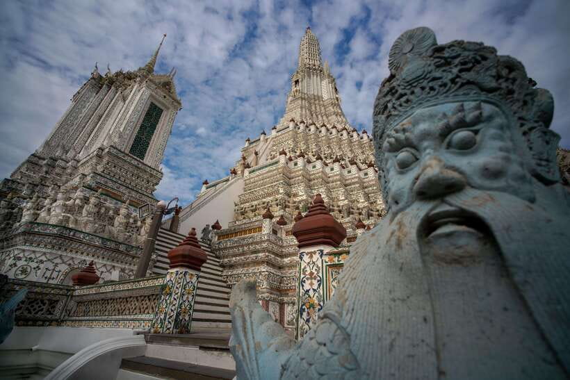 Bangkok: Longtail Boat Canal Tour to Wat Arun - Cruising Bangkok’s klongs on a longtail boat (and what to expect on the water)