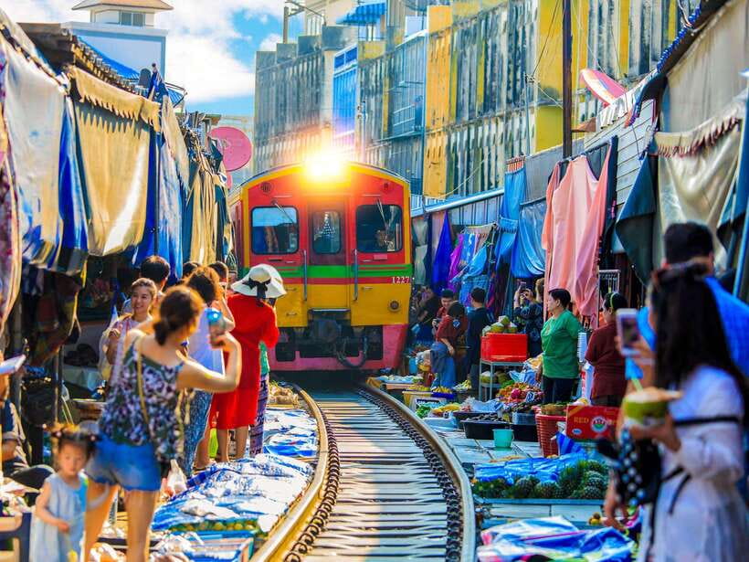 Bangkok: Maeklong Railway & Amphawa Floating Market Day Trip - A Long Bangkok Day That Feels Worth It