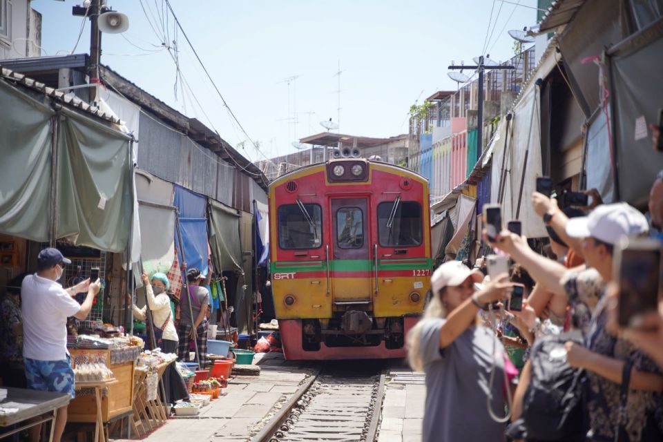 Bangkok: Maeklong Railway Market and Floating Market Tour - Who should book this, and who should skip it