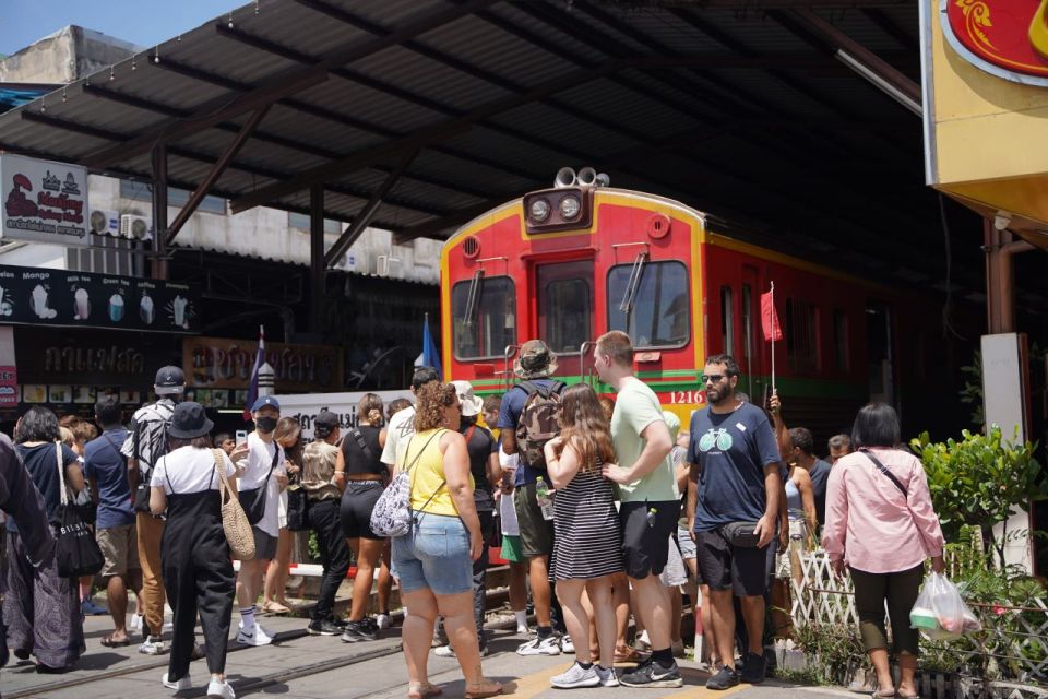 Bangkok: Maeklong Railway Market and Floating Market Tour - What you actually get for the $25 price