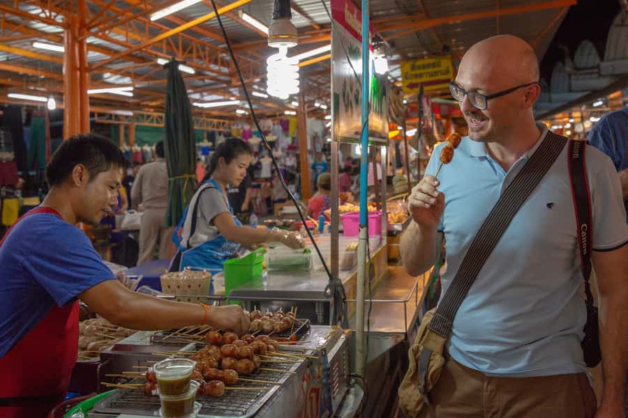 Bangkok: Markets, Temples and Food Night Tour by Tuk Tuk - Why Bangkok at Night Feels Like a Different City