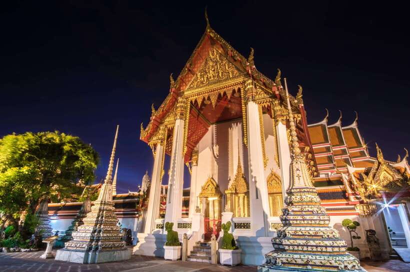 Bangkok: Night Bike Tour with Temples & Flower Market Visit - Ferry Time: Chao Phraya Views From a Bike, Not a Seat