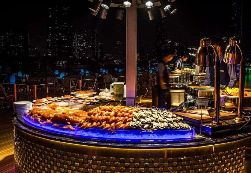 Bangkok: Royal Princess River Dinner Cruise with Live Music - The dinner buffet: seafood, hot drinks, and the real queue situation