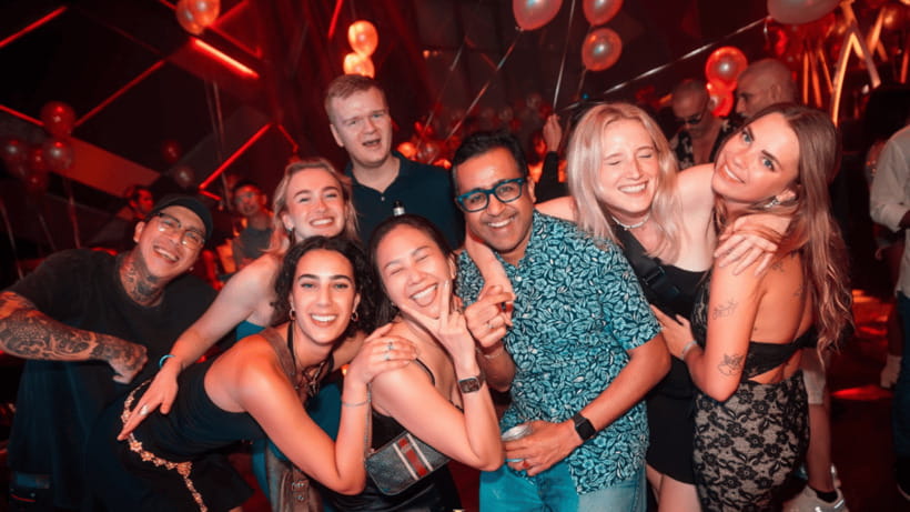 Bangkok: The Speakeasy, Rooftop & Iconic Venues Pub Crawl - Meeting at Hemingway’s: the smooth start most nights need