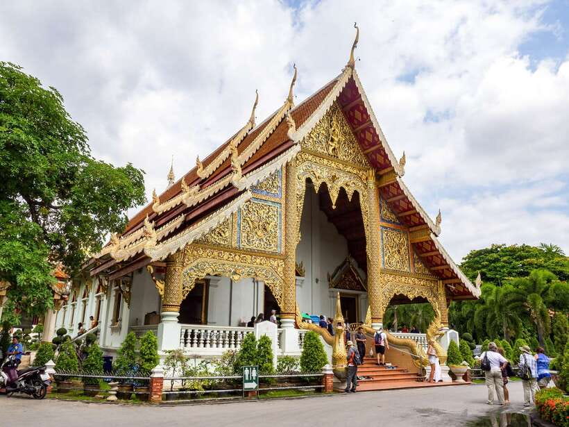 Chiang Mai: 3 Hour Old City and Temples Guided Walking Tour - Wat Chedi Luang: the big stupa, the Lanna details, and the main wow moment
