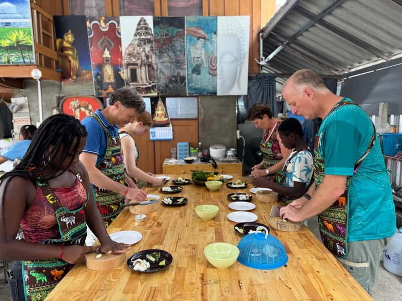 Chiang Mai: Cooking Class with Market and Pickup - What You Actually Eat: Mango Sticky Rice and the Thai Dessert Finish