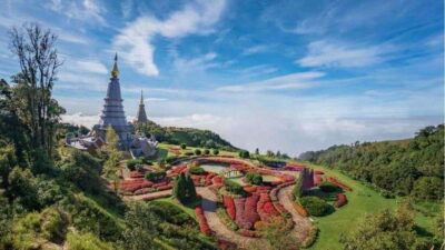 Chiang Mai: Doi Inthanon National Park and Pha Dok Siew Trek - Van-to-temple route: how the day unfolds