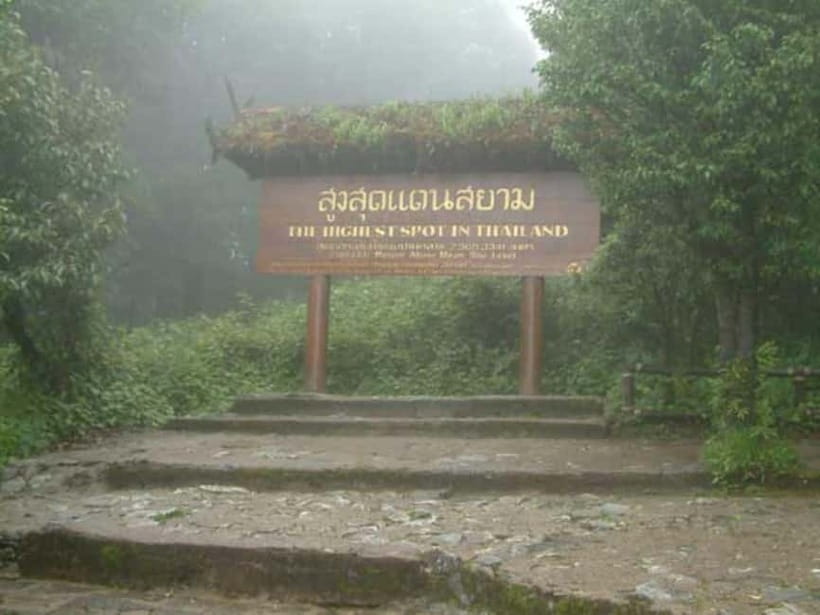Chiang Mai: Doi Inthanon Trip with Pha Dok Siew Guided Trek - King and Queen pagodas: the calm viewpoint stops that set the tone