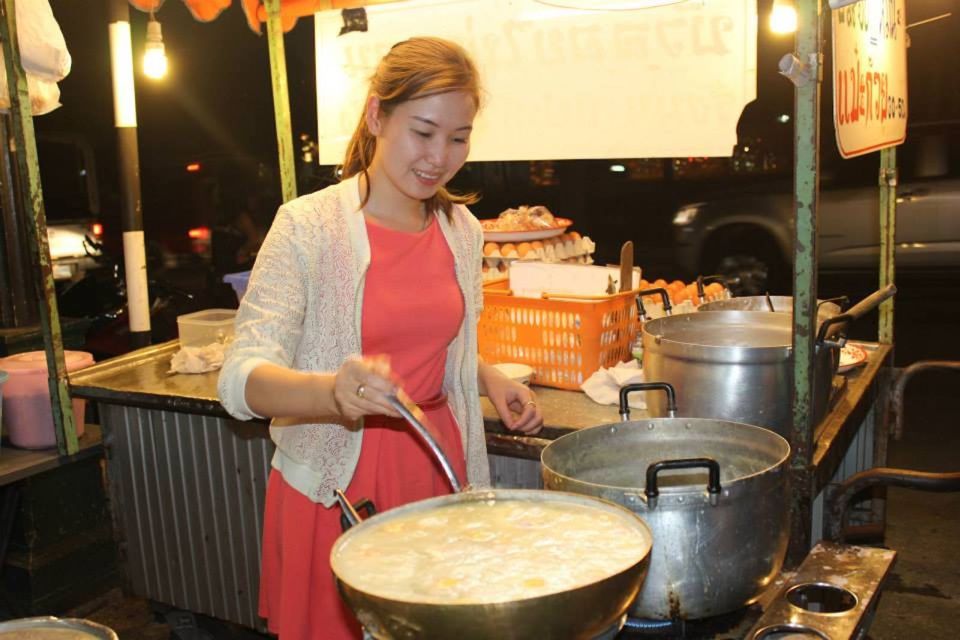 Chiang Mai: Evening Local Street Food Market Tour - Small group nights: max 10, plenty of room to ask questions