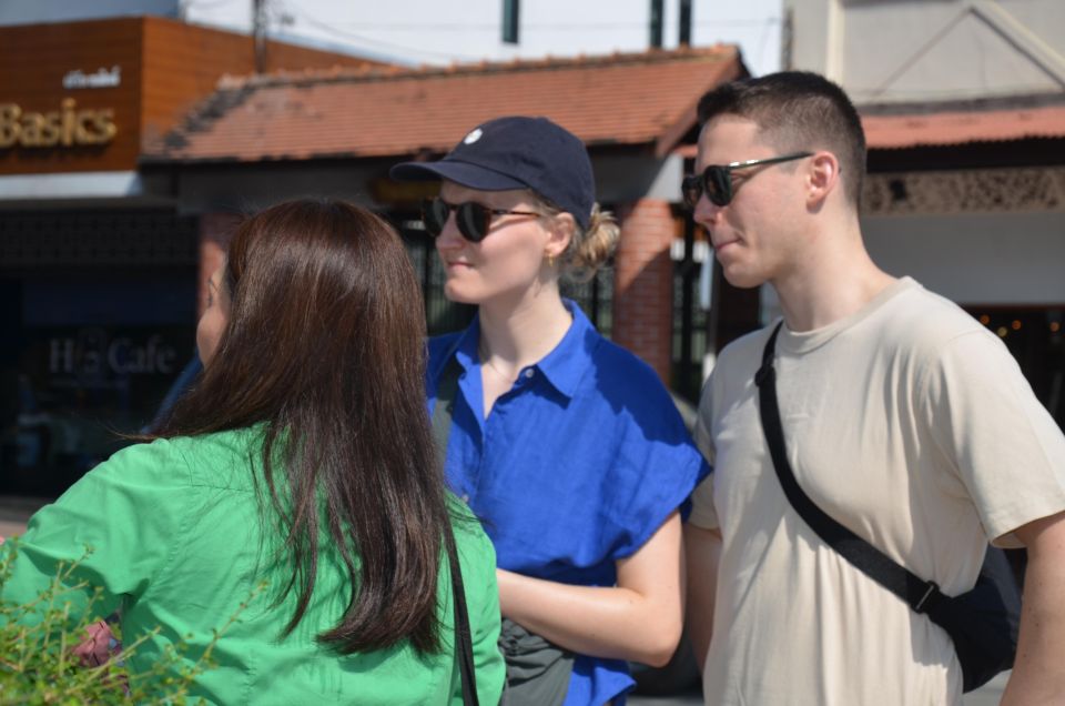 Chiang Mai: Historic Temples and City Guided Walking Tour - What to wear and bring for temple rules that are easy to follow