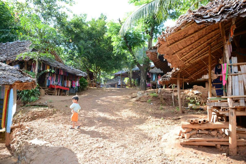 Chiang Mai: Long Neck Village & Chiang Rai’s Iconic Temples - Baan Dam (Black House): the museum side of Thai contemporary art