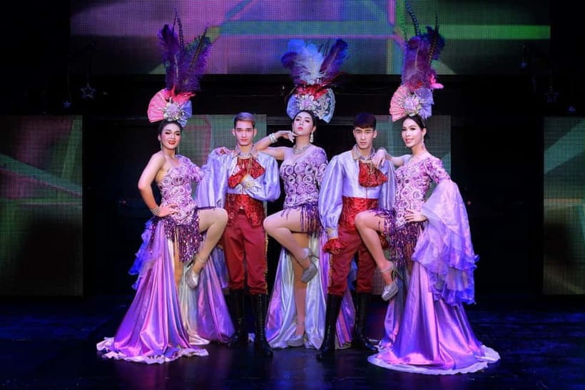 Chiang Mai: Siam Dragon Cabaret Show with Optional Transfer - The End-of-Show Photo Moment: Tips, Cash, and Boundaries