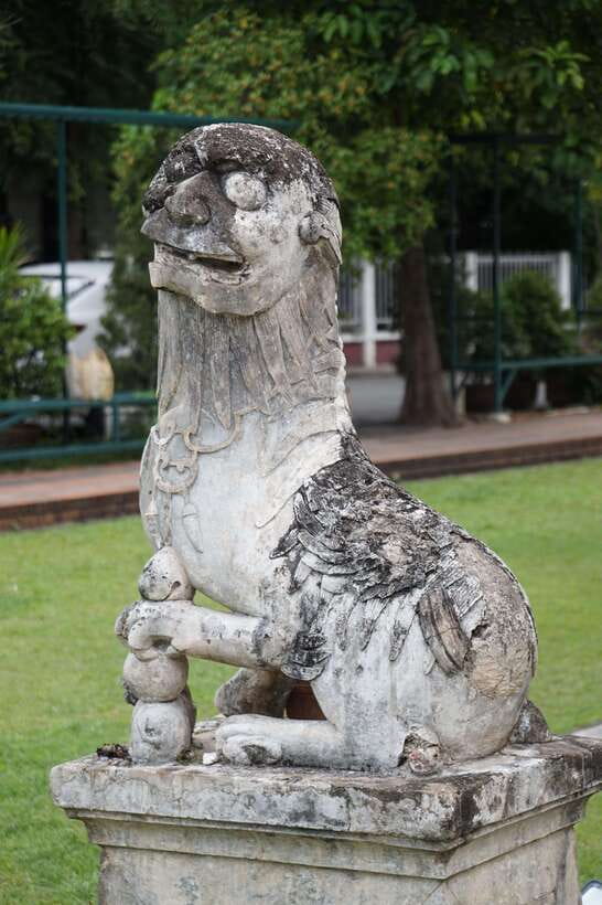 Chiang Mai: Temple And City Walking Tour Part I - Wat Pan Tao: murals and the calm of a smaller Lanna temple