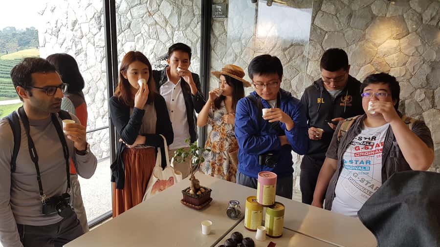 Chiang Rai: Guided Full-Day Highlights Tour with Thai Lunch - Pickup, timing, and the small-group comfort factor