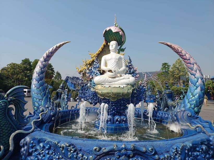 Chiang Rai: Guided Highlights Guided Tour with Buffet Lunch - Wat Rong Khun White Temple: the photo magnet with an art-and-spirit twist