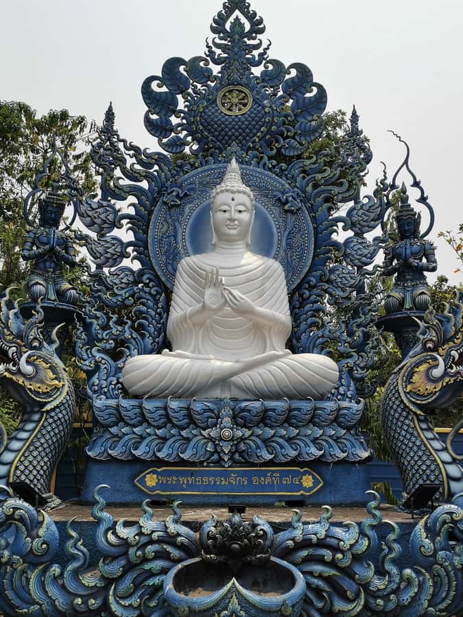 Chiang Rai: White, Blue, Red Temples, Long Neck Tour - Wat Huay Pla Kang (Red Temple): Pagoda Height and Buddha Scale