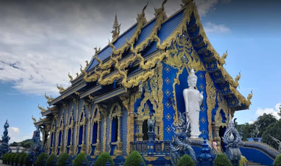 Chiang Rai: White, Blue, Red Temples, Long Neck Tour - Temple Dress Code: How to Avoid Getting Stuck at the Door