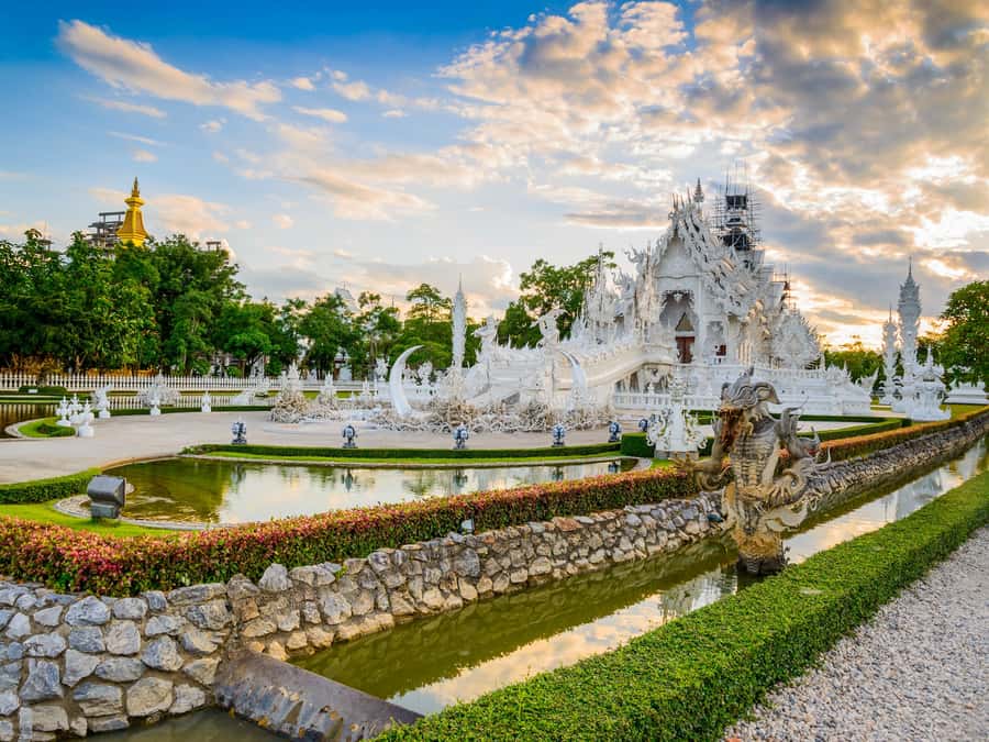 Chiang Rai White Temple and Blue Temple Day Tour - Wat Rong Suea-Ten (Blue Temple): serene color with great photo angles