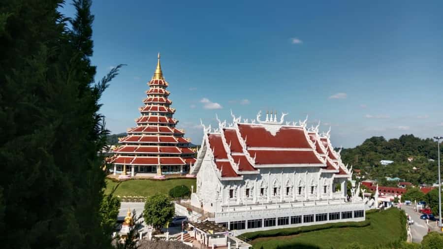 Chiang Rai White Temple and Blue Temple Day Tour - Getting There: the 172 km Chiang Mai to Chiang Rai road trip