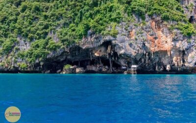 From Ao Nang: Phi Phi Islands Day Tour by Boat with Lunch - Meet the guide team: how the day stays smooth