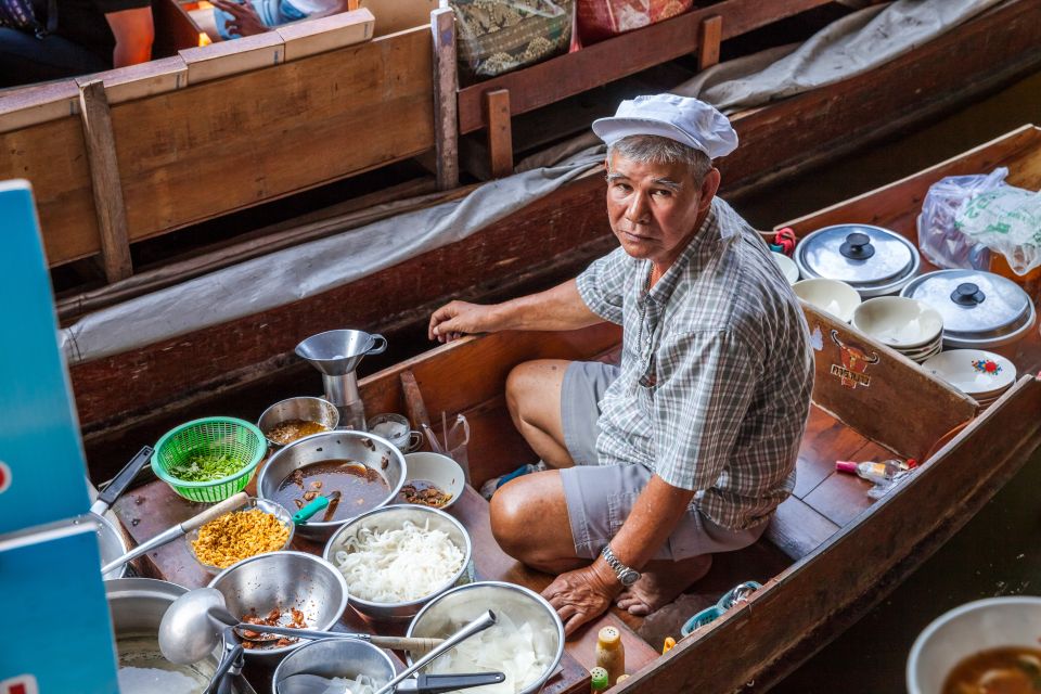 From Bangkok: Damnoen Saduak Floating Market Guided Tour - Guides make the difference: why small-group pacing feels better here