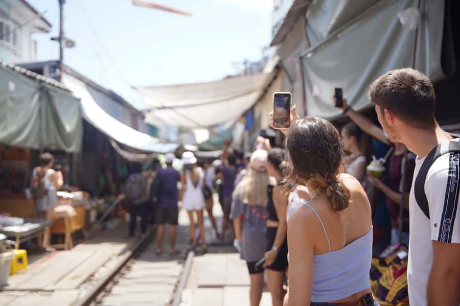 From Bangkok: Floating Market and Ayutthaya Guided Day Tour - Brown coconut sugar at a traditional Thai house: small, real, and oddly memorable