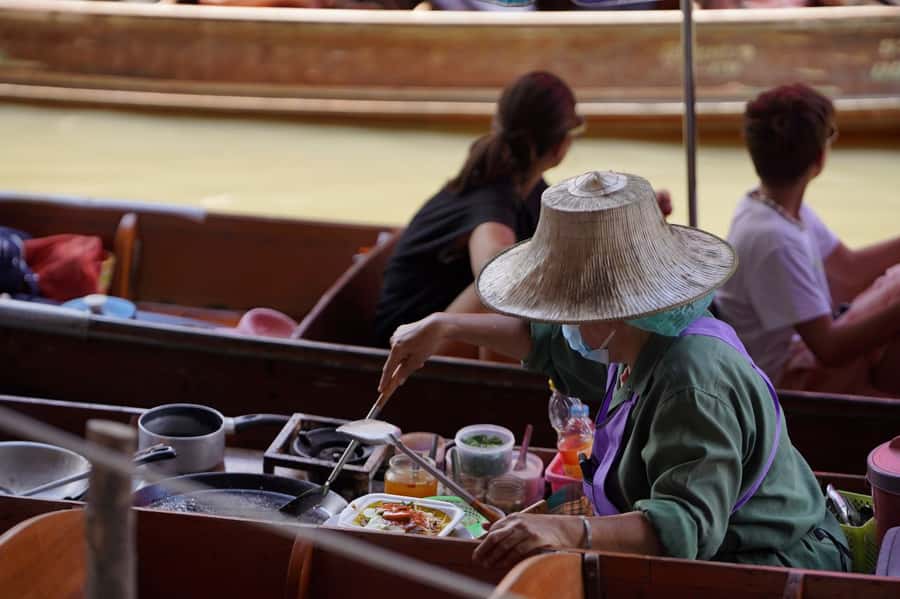 From Bangkok: Floating Market and Ayutthaya Guided Day Tour - Damnoen Saduak floating market by paddle boat: how to enjoy the canal without rushing
