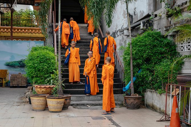 Full Day Bangkok PRIVATE City Tour With Locals - Wat Trimit & Wat Pho tickets - Golden Mount (Wat Saket): 77 Meters of Payoff and 360 Views