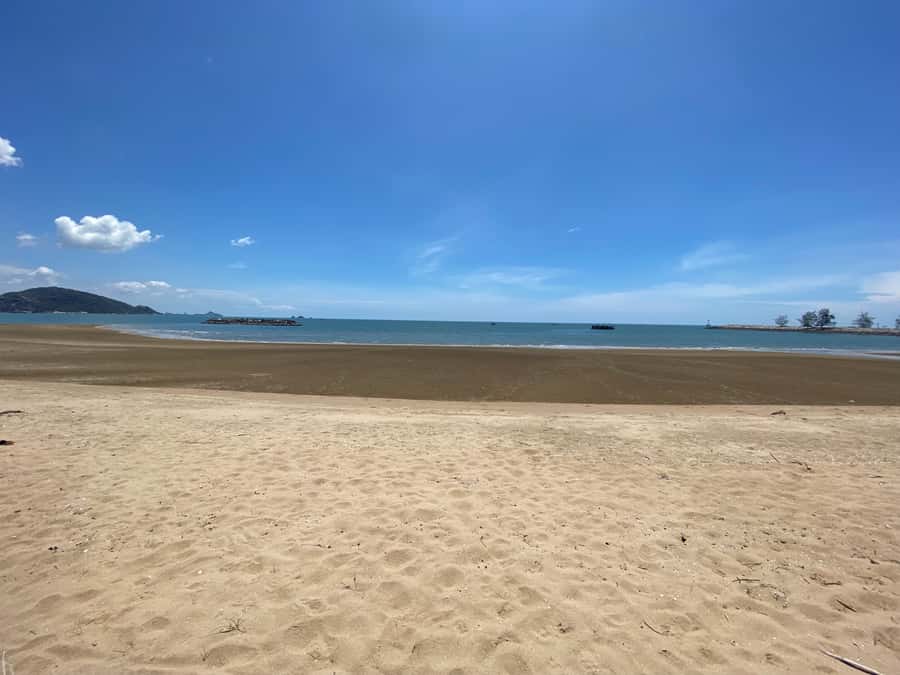 Hua Hin: Full-Day Trip to Sam Roi Yot by Sail Boat - Boat comfort on a full-day sail (teak, shade, and space)