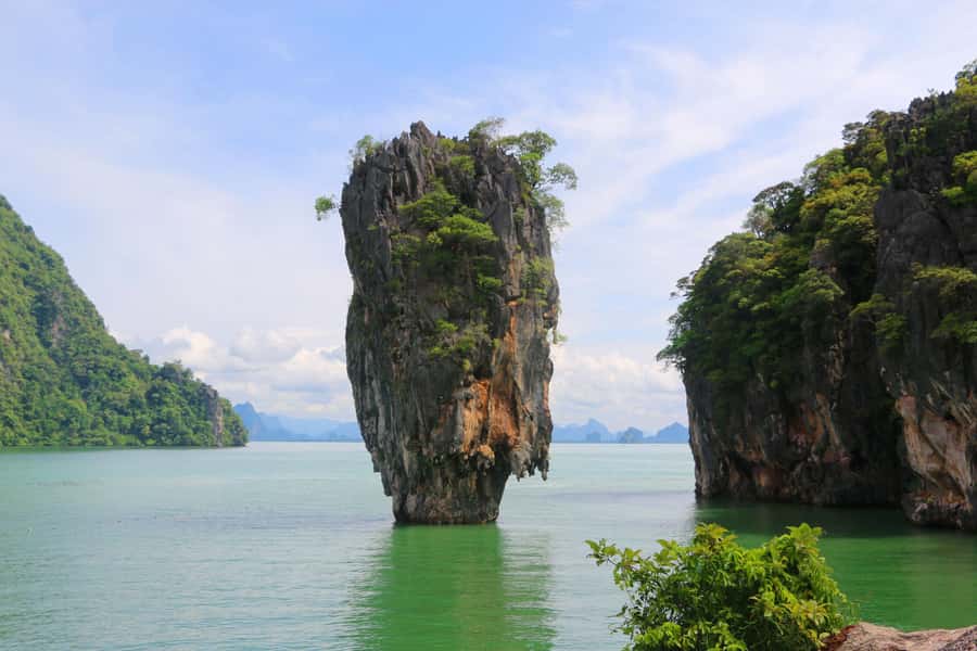 Khao Lak: Phang Nga Bay & James Bond Island by Longtail Boat - Canoeing close to limestone karsts: the part that feels special