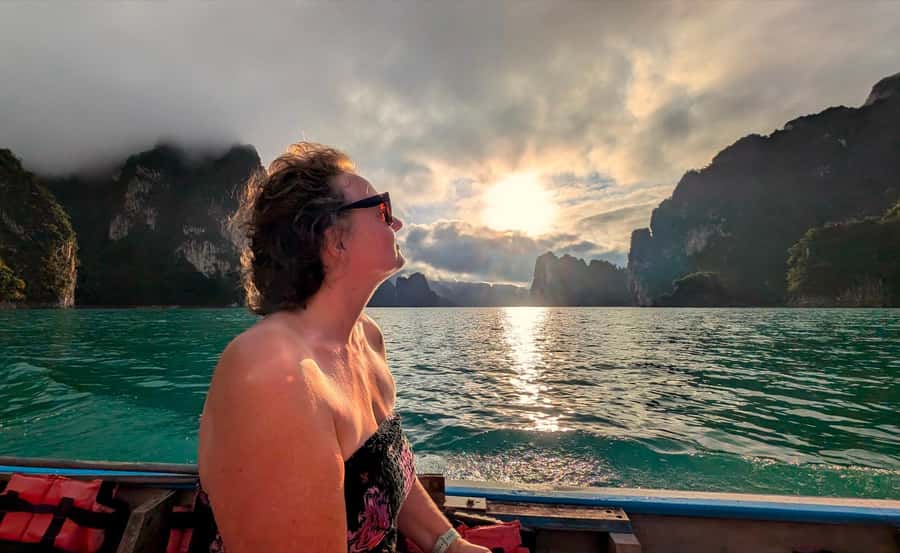 Khao Sok: Private Longtail Boat Tour at Cheow Lan Lake - Pra Kie Phet Diamond Cave: coral, stalactites, bats, and a 30-minute commitment