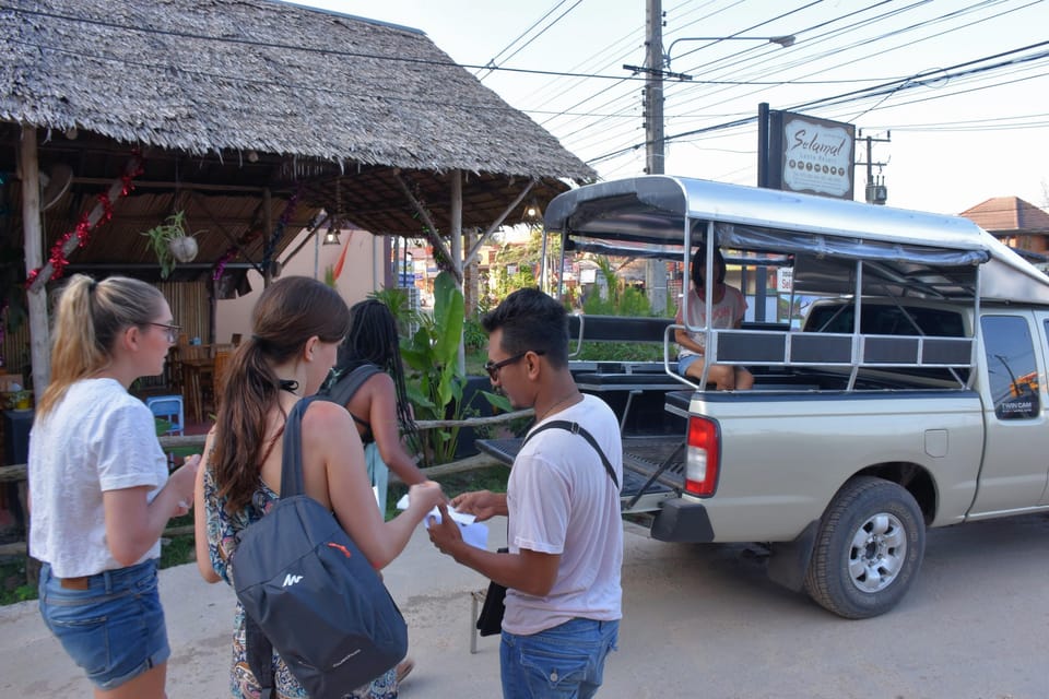 Koh Lanta: 4 Islands and Emerald Cave Tour by Longtail Boat - Koh Chueak snorkeling: coral spotting on a karst island