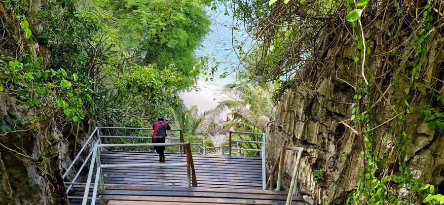 Koh Samui: Day Tour to Ang Thong with Kayak, Snorkel & Lunch - Pha Chan Charat viewpoint: the steep climb for 42 islands