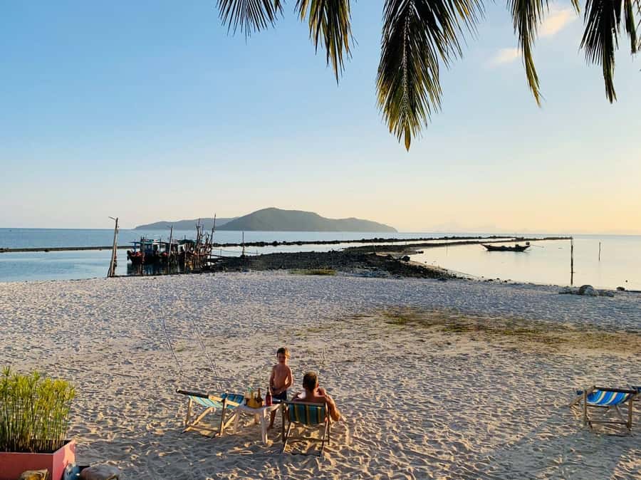 Koh Samui: Sunset Pig Island and Snorkeling Koh Tan w/Dinner - Pig Island (Koh Mudsum): the fun part, with real pig etiquette
